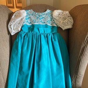 This is a beautiful green lace size 10 dress